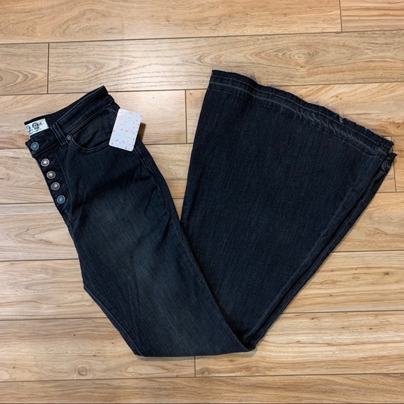 NWT Free People Irreplaceable Flare Jeans - Picture 5 of 9